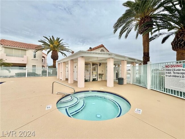 Building Photo - 4819 S Torrey Pines Dr