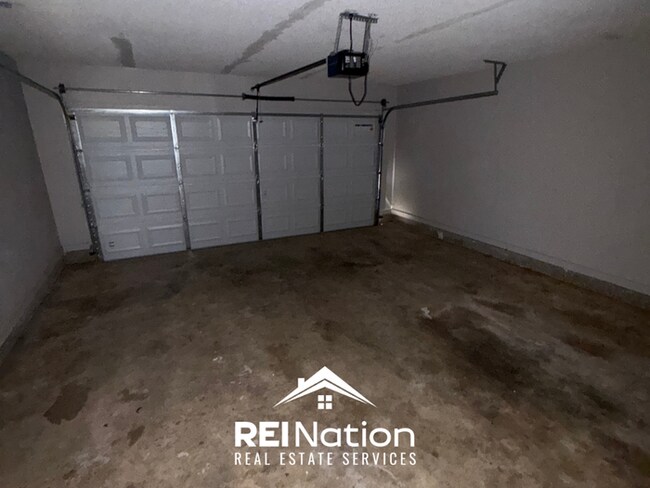 Building Photo - Move-In Ready 3BR Home in 38128 - Hardwood Floors, Attached Garage & Private Yard