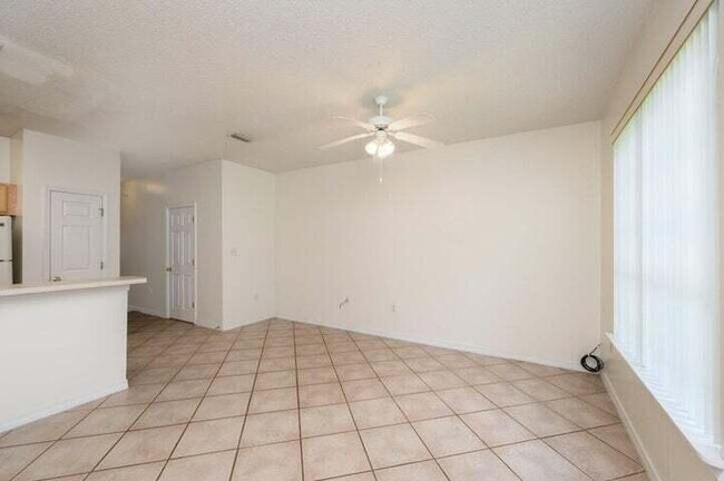 Building Photo - Move in ready Townhome in Fort Walton Beach close to Eglin AFB!