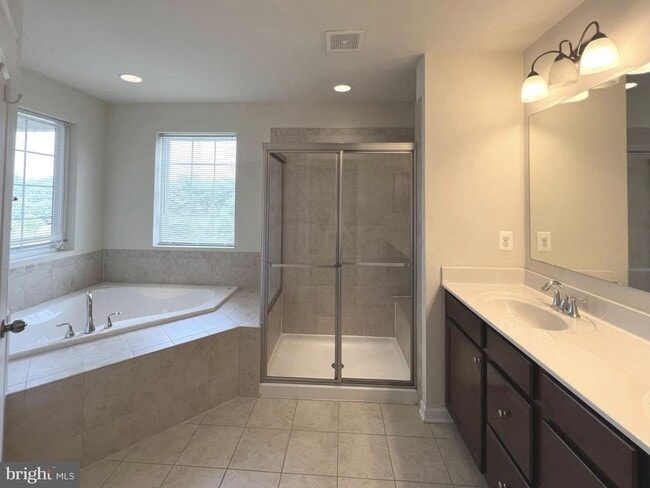 Building Photo - 1009 Red Clover Rd