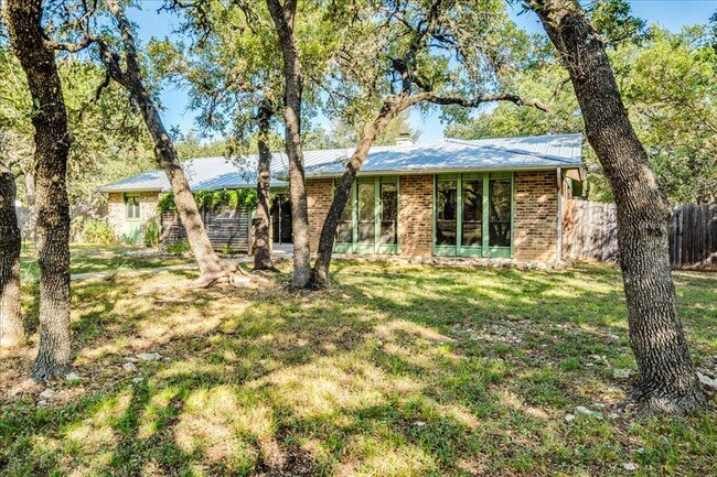 Building Photo - 904 Willow Creek Cir