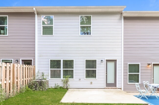 Building Photo - 671 The Heights Ln