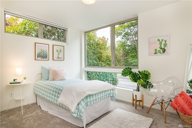 Building Photo - 5201 Phinney Ave N