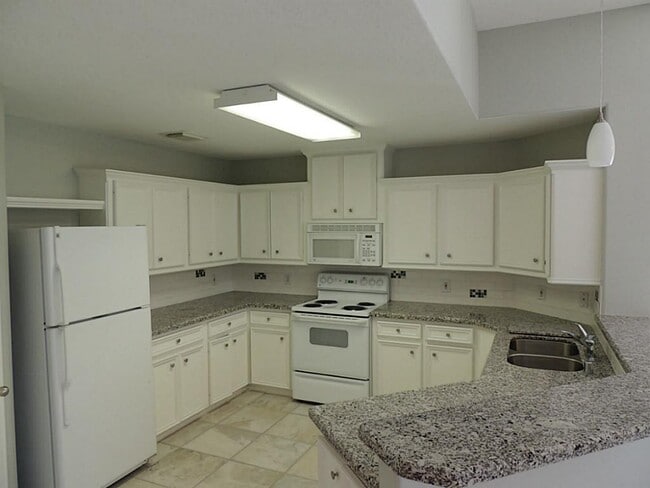 Building Photo - 236 Canterbury Dr