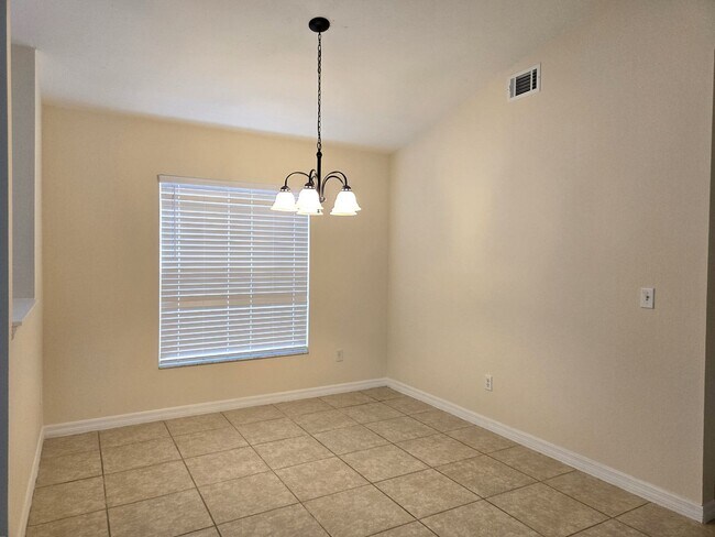 Building Photo - 3/2 Fenced Pet Friendly Home