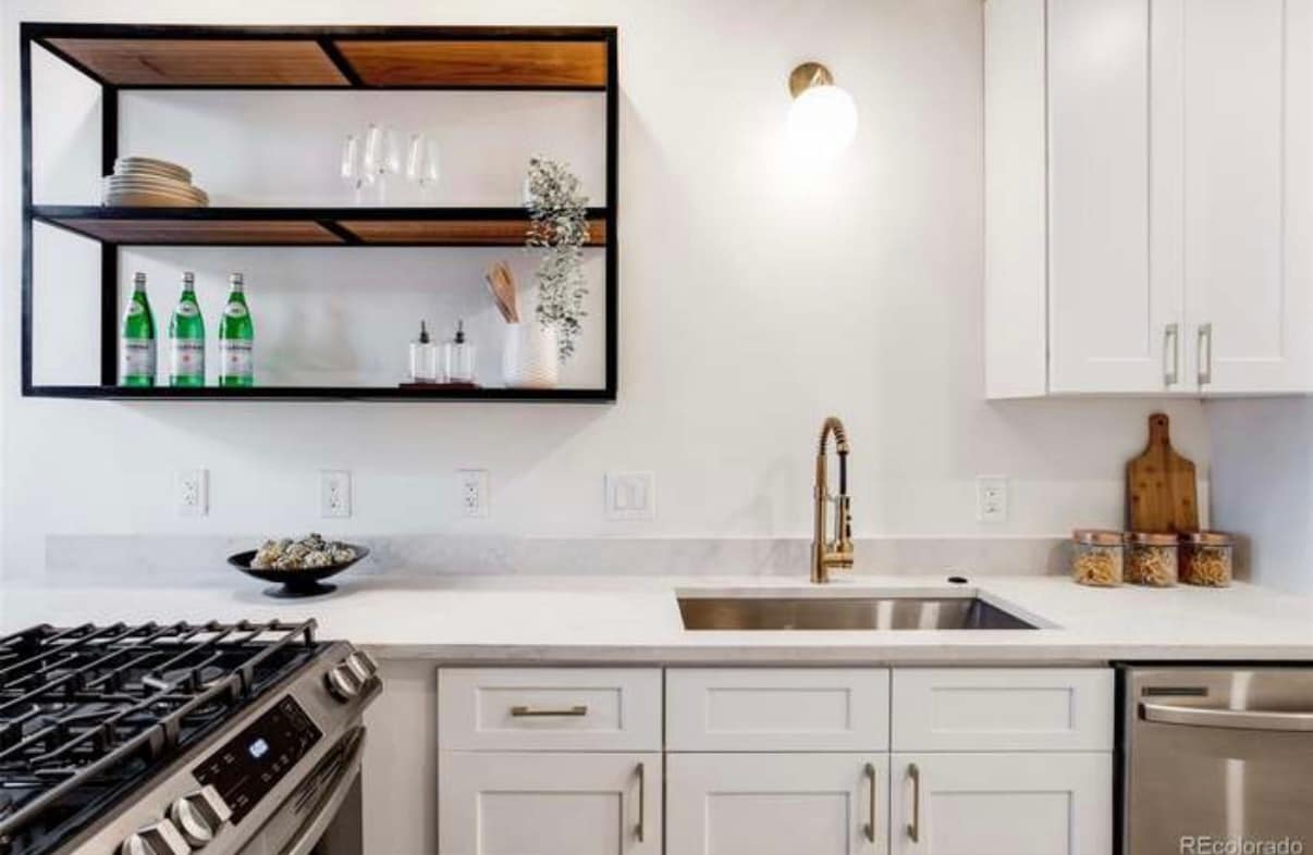 Building Photo - 807 E 22nd Ave