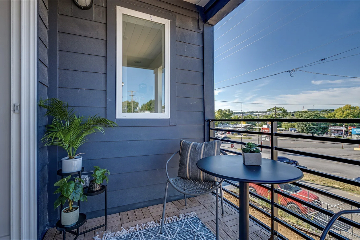 Patio - 102 Duke St