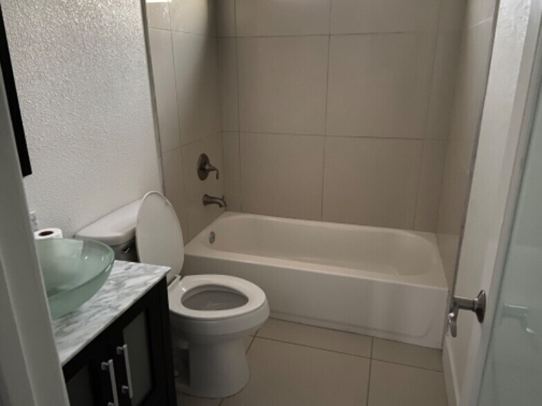 Building Photo - 516 S 11th St