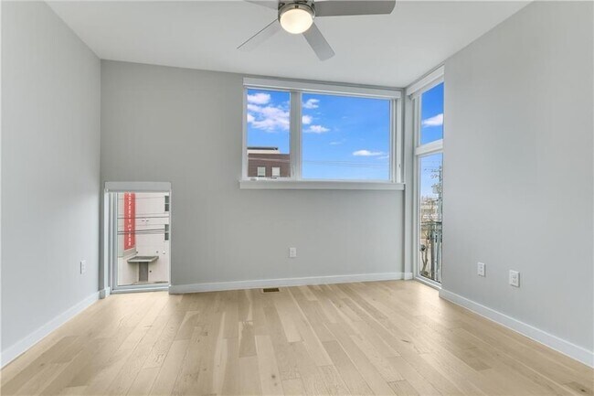 Building Photo - 2002 E 7th St