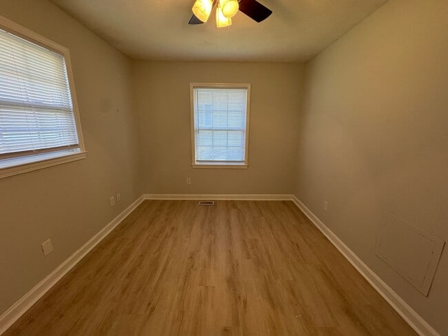 Building Photo - 637 Highway 905