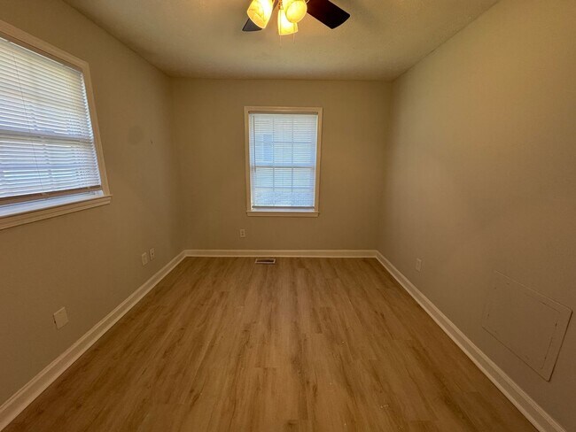 Building Photo - 637 SC-905