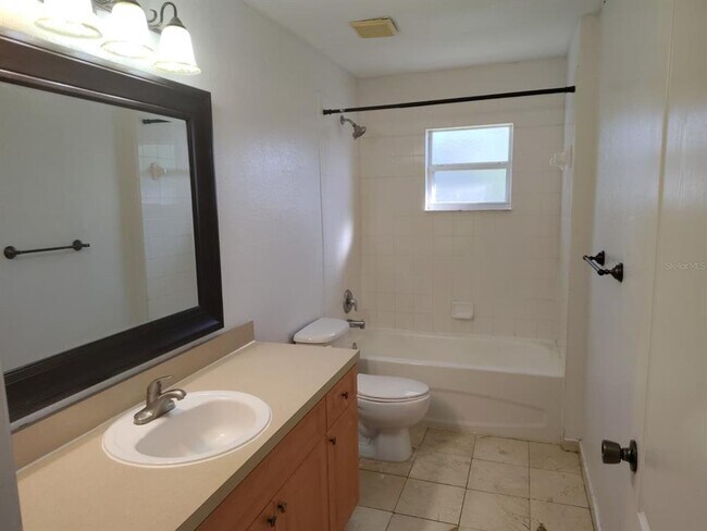 Building Photo - 141 Inconnu Ct