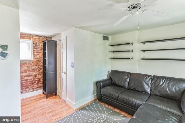 Building Photo - 410 Quince St