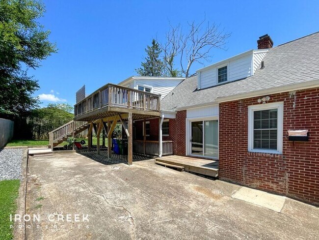 Building Photo - 21 Brevard Rd