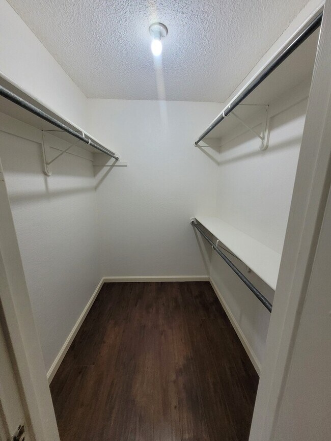 Building Photo - 1 bed 1 bath unit at Sagewood Condominums
