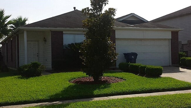 Building Photo - 2015 Foxhill Dr