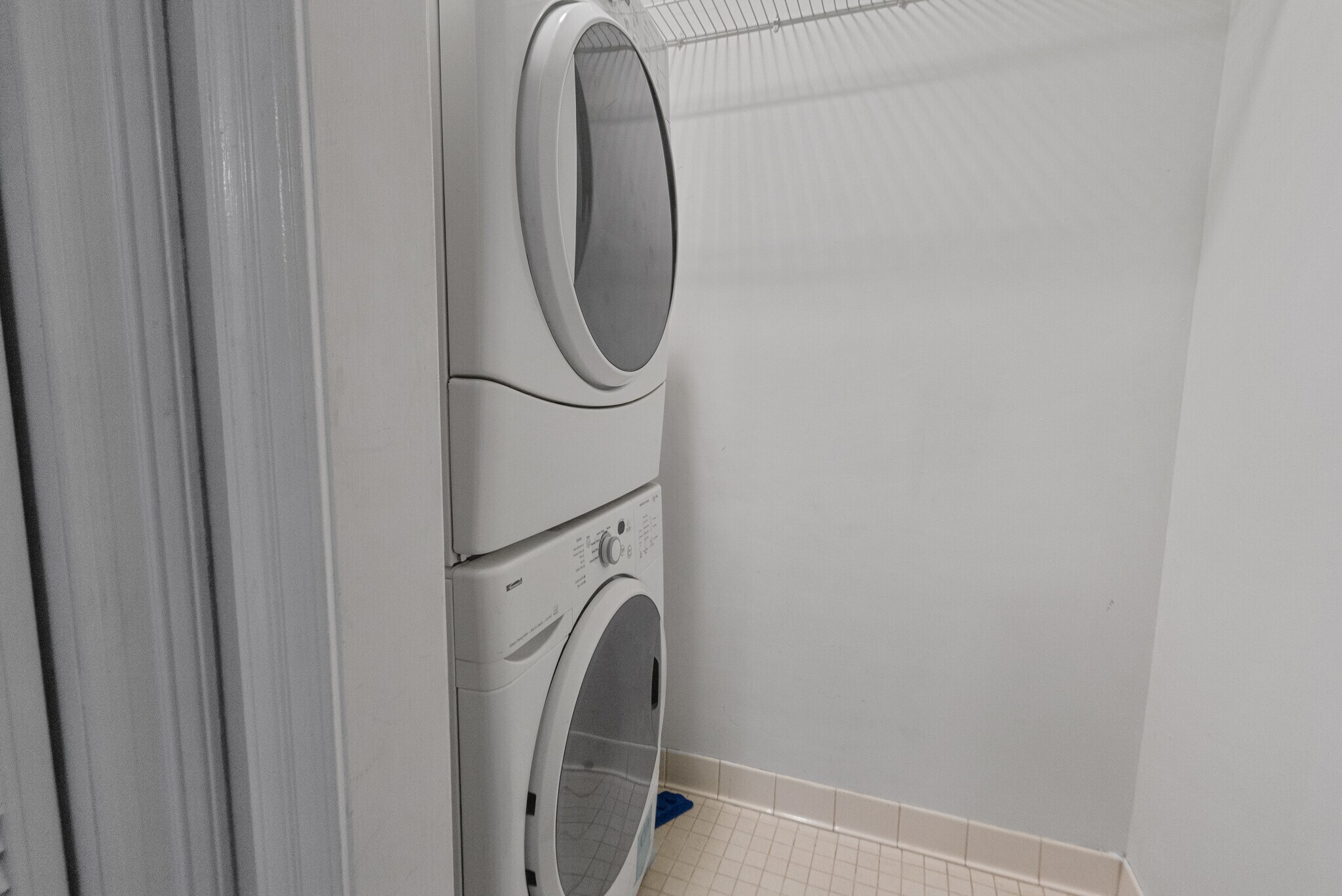 Building Photo - 100 Shearwater Ct E