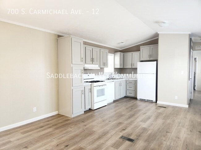 Building Photo - 700 S Carmichael Ave