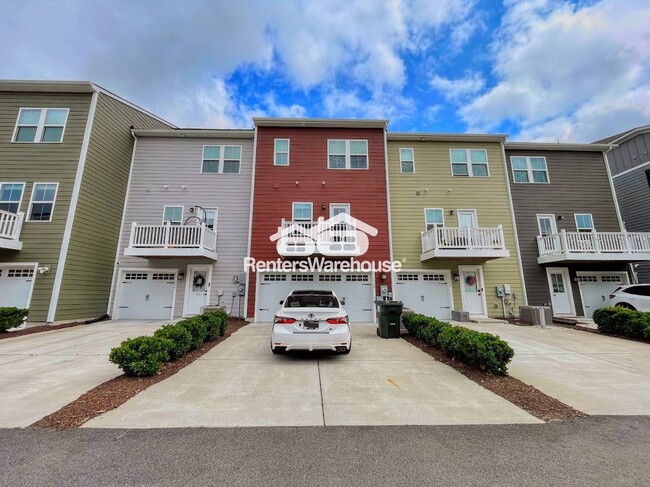 Building Photo - 1724 Defiance Dr
