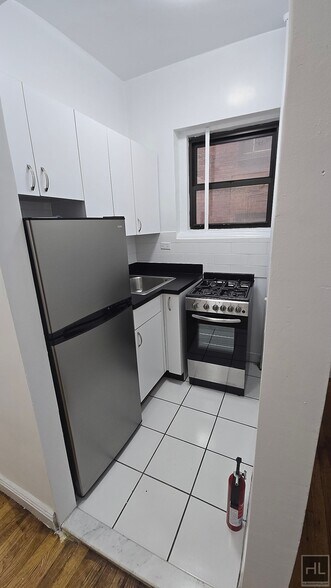 Building Photo - East 58TH ST
