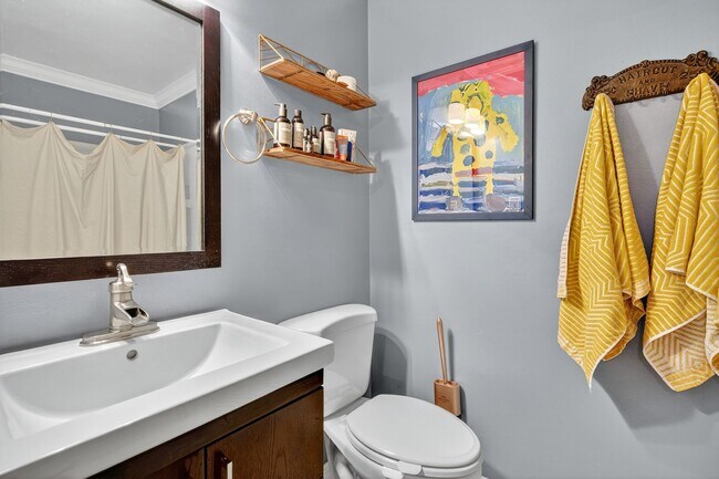 Building Photo - Fully Furnished Home with an Incredible Mi...