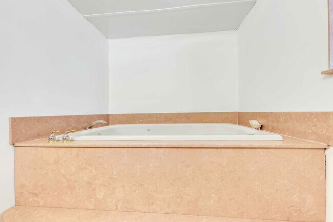 Building Photo - 509 Mathes Ct