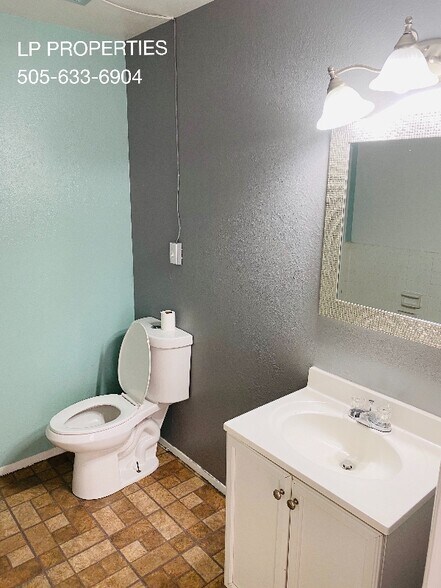 Building Photo - 12113 Oriente Ave NE