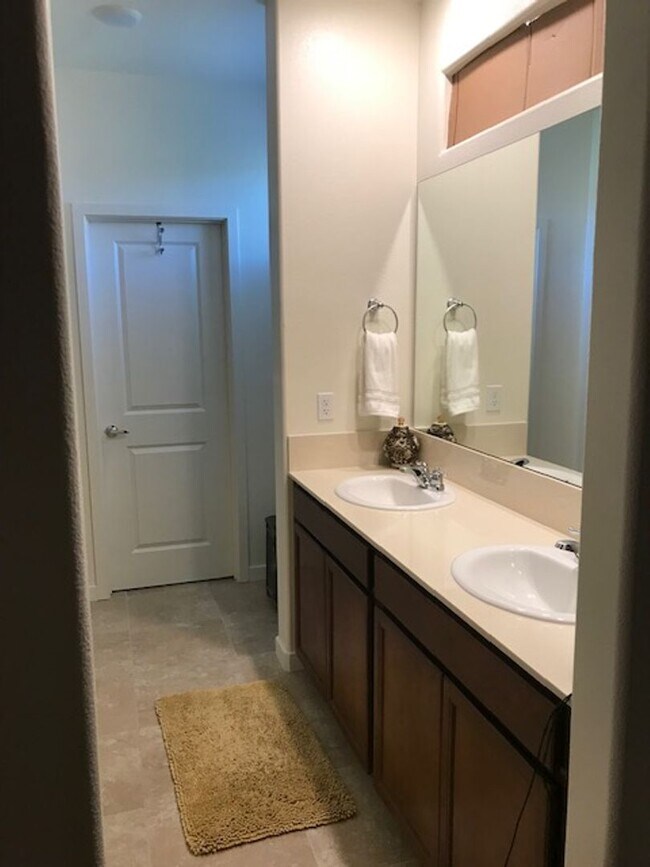 Building Photo - New Townhome in Great Community