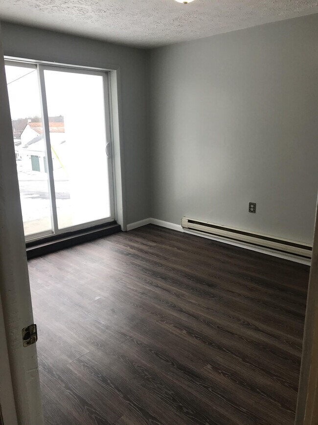 Building Photo - 548 Cambria Ave