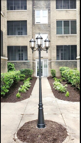 Building Photo - 1611 Hampton Blvd