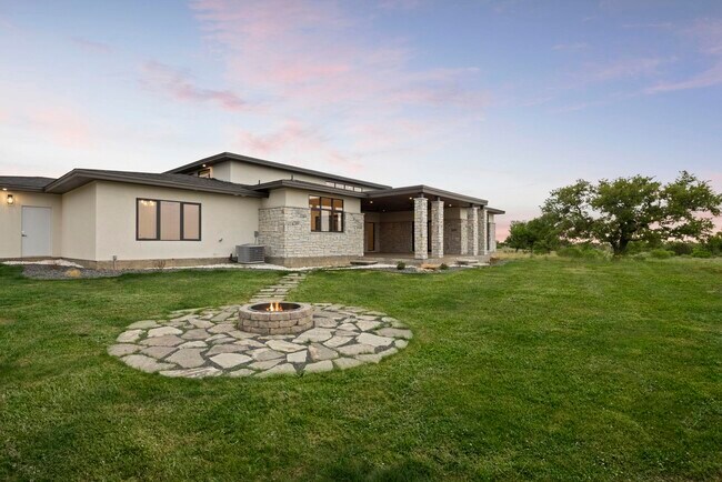 Building Photo - 368 Indian Rdg