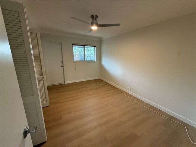 Building Photo - 4009 NE 21st Ave