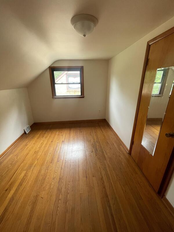 Building Photo - 1221 E 2nd St