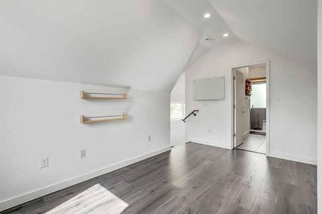 Building Photo - 2502 Southland Dr
