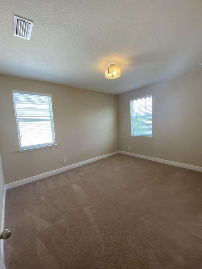 Building Photo - 7582 Lake Albert Dr