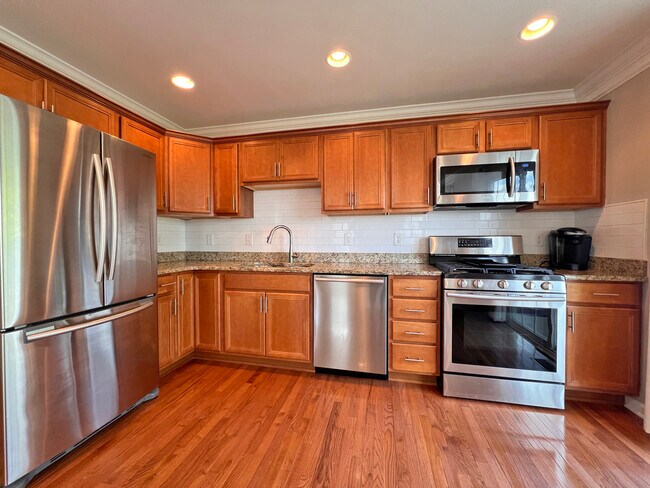 Building Photo - 4170 Bunker Hill Dr N