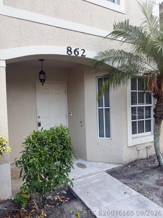 Building Photo - 862 Summit Lake Dr