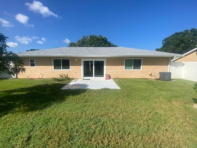 Building Photo - 1612 SE Cascella Ct