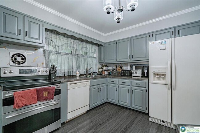 Building Photo - 2627 Nottingham Rd