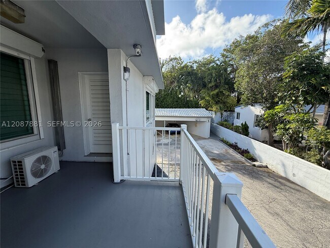 Building Photo - 10178 Collins Ave