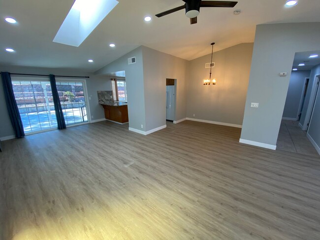 Building Photo - 4 Bed 2 Bath Single Family Home In Antioch...