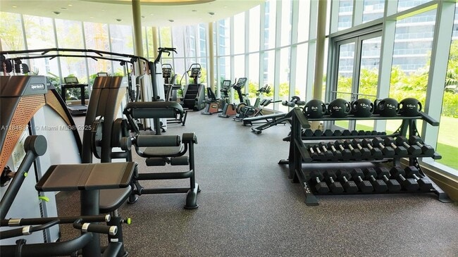 Building Photo - 700 NE 24th St