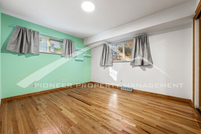 Building Photo - Spacious Home with Natural Light & Fenced Backyard