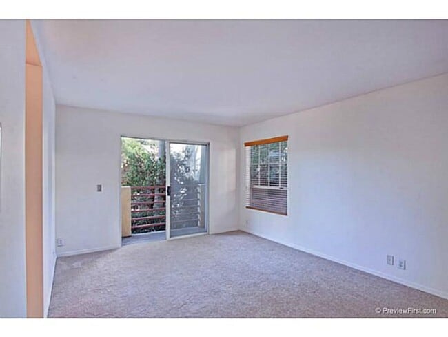 Building Photo - $3,100 - 2 Bed / 2 Bath Condo in Mission H...