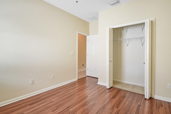 Building Photo - 421 S Hidden Tree Dr