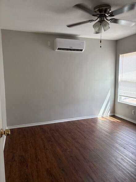 Building Photo - Room in Single Family Home on Congress Ave