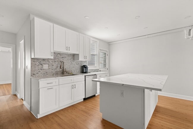 Building Photo - 127 Terhune Ave