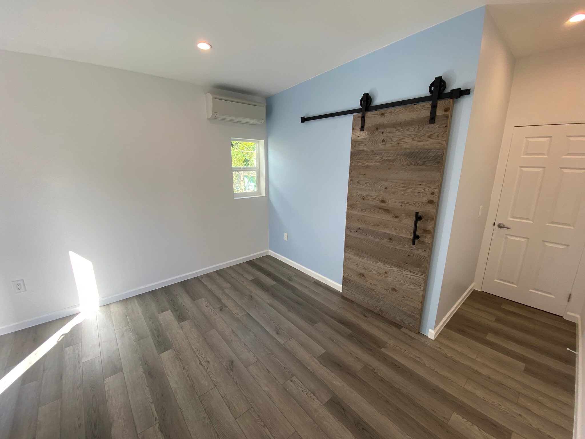 Bedroom - 433 S Fairview St