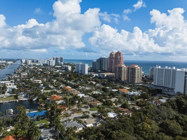 Building Photo - 3036 NE 19th St