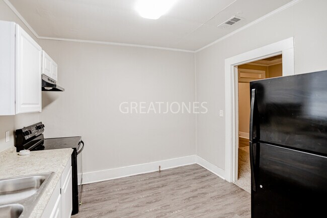 Building Photo - 4310 3rd Ave